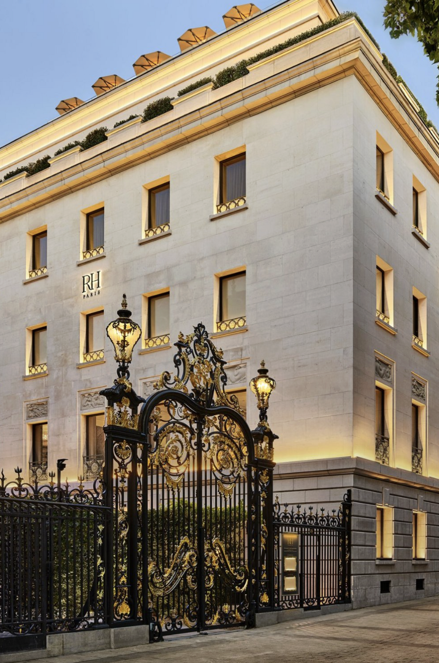rh paris, sur les champs elysees, decoration