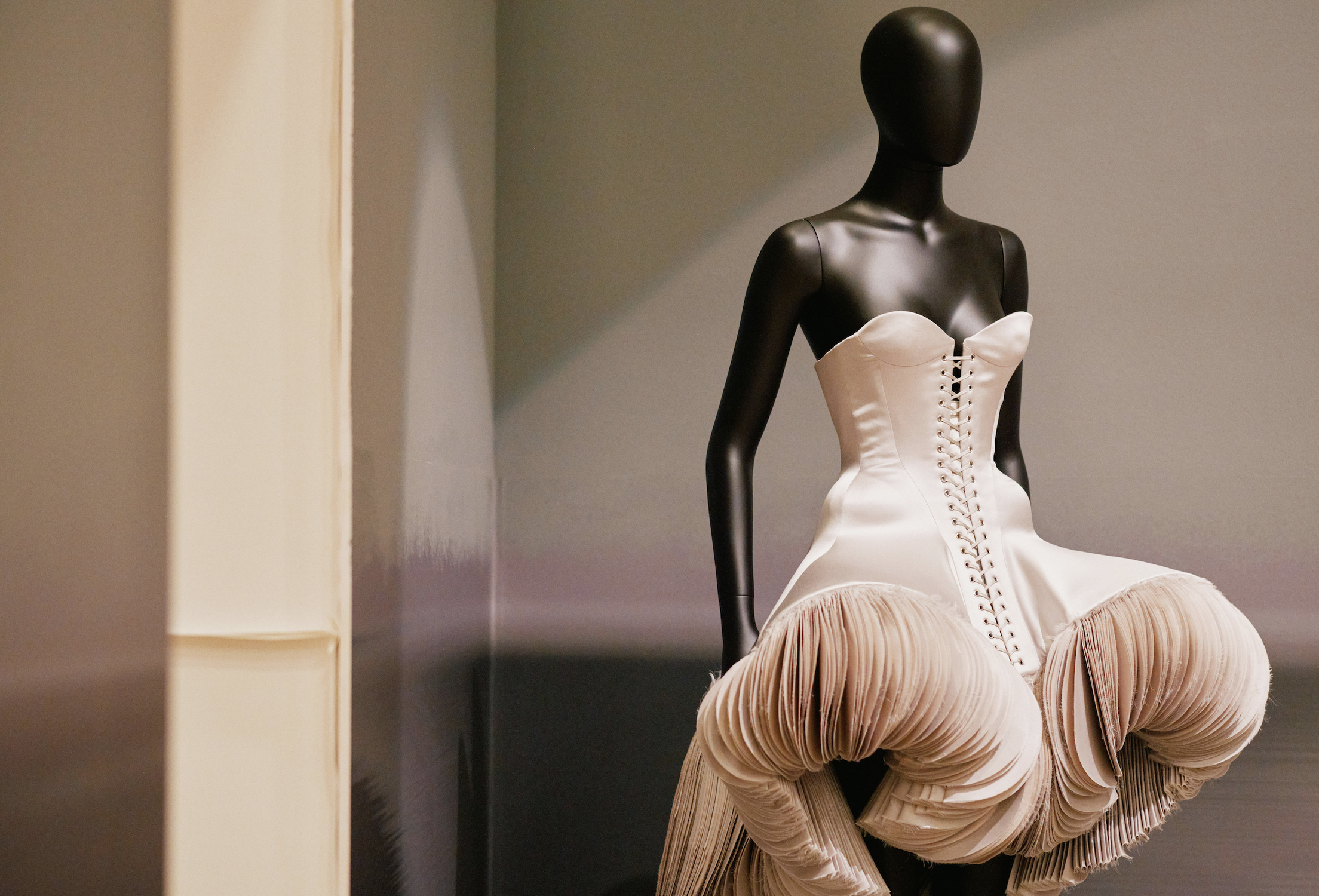 nouvelle exposition de mode à Londres sur Elsa Schiaparelli