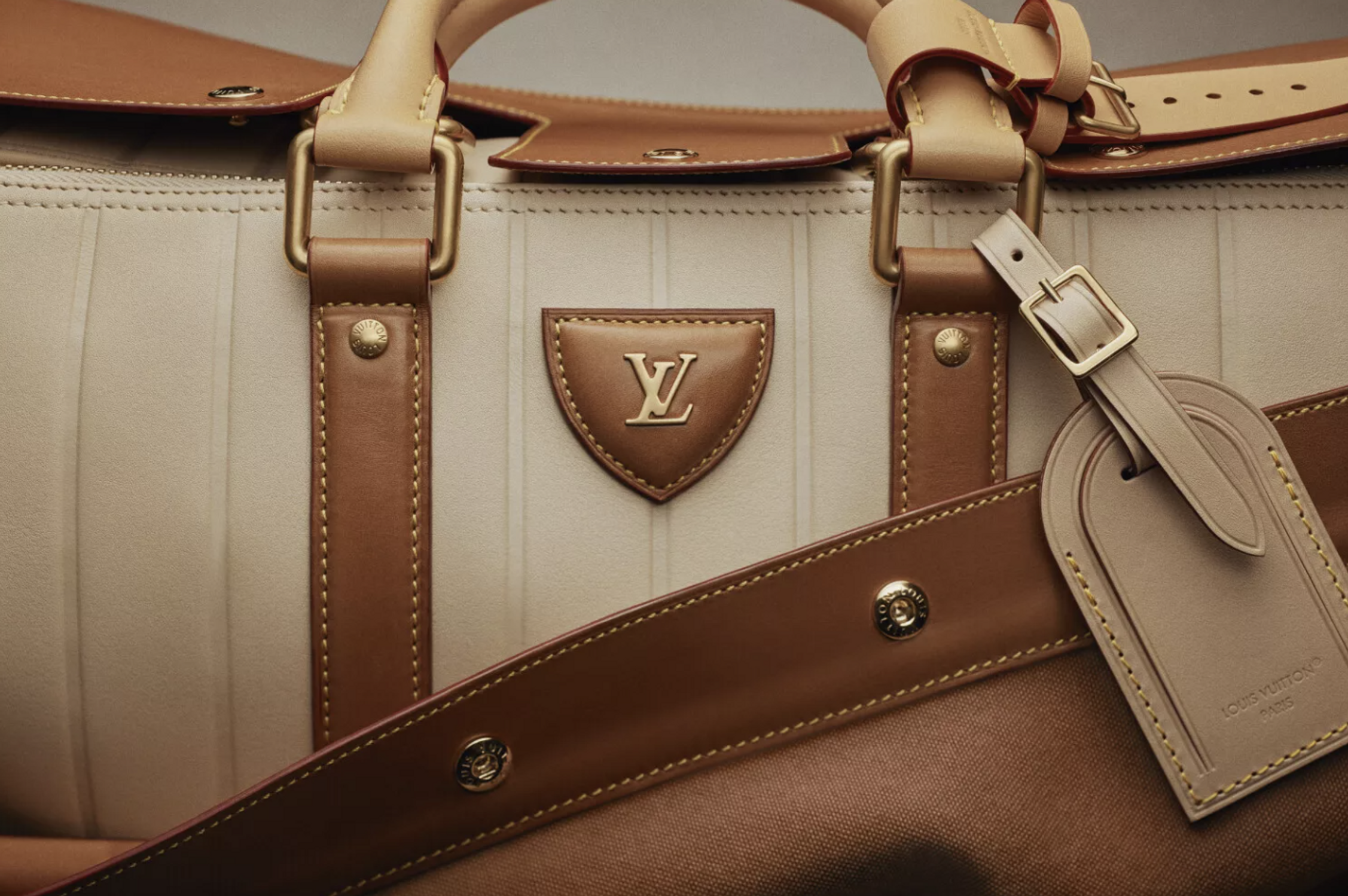 le sac de luxe keepall de louis vuitton en taille 45 et couleur cuir naturel