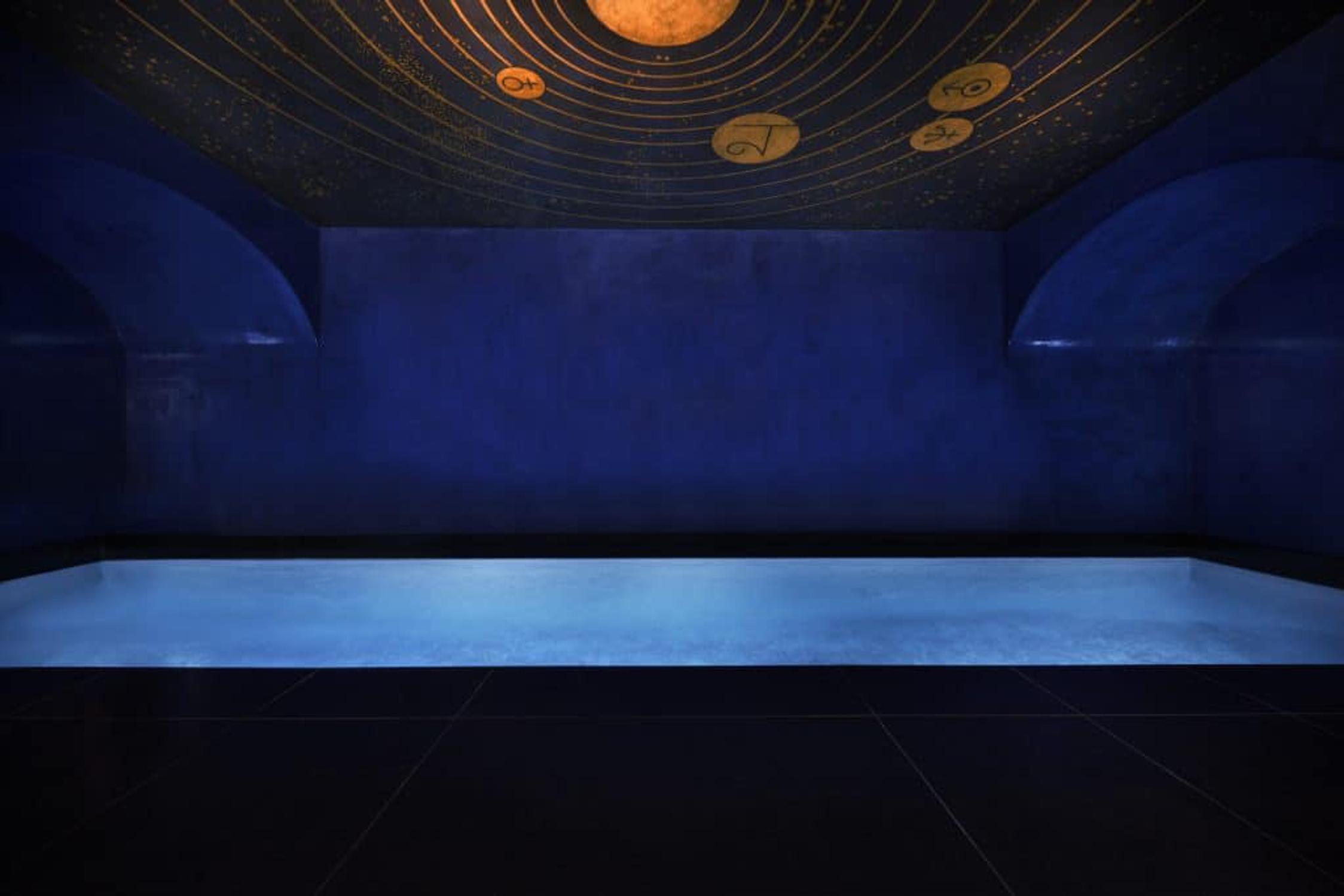 la piscine de la maison souquet
