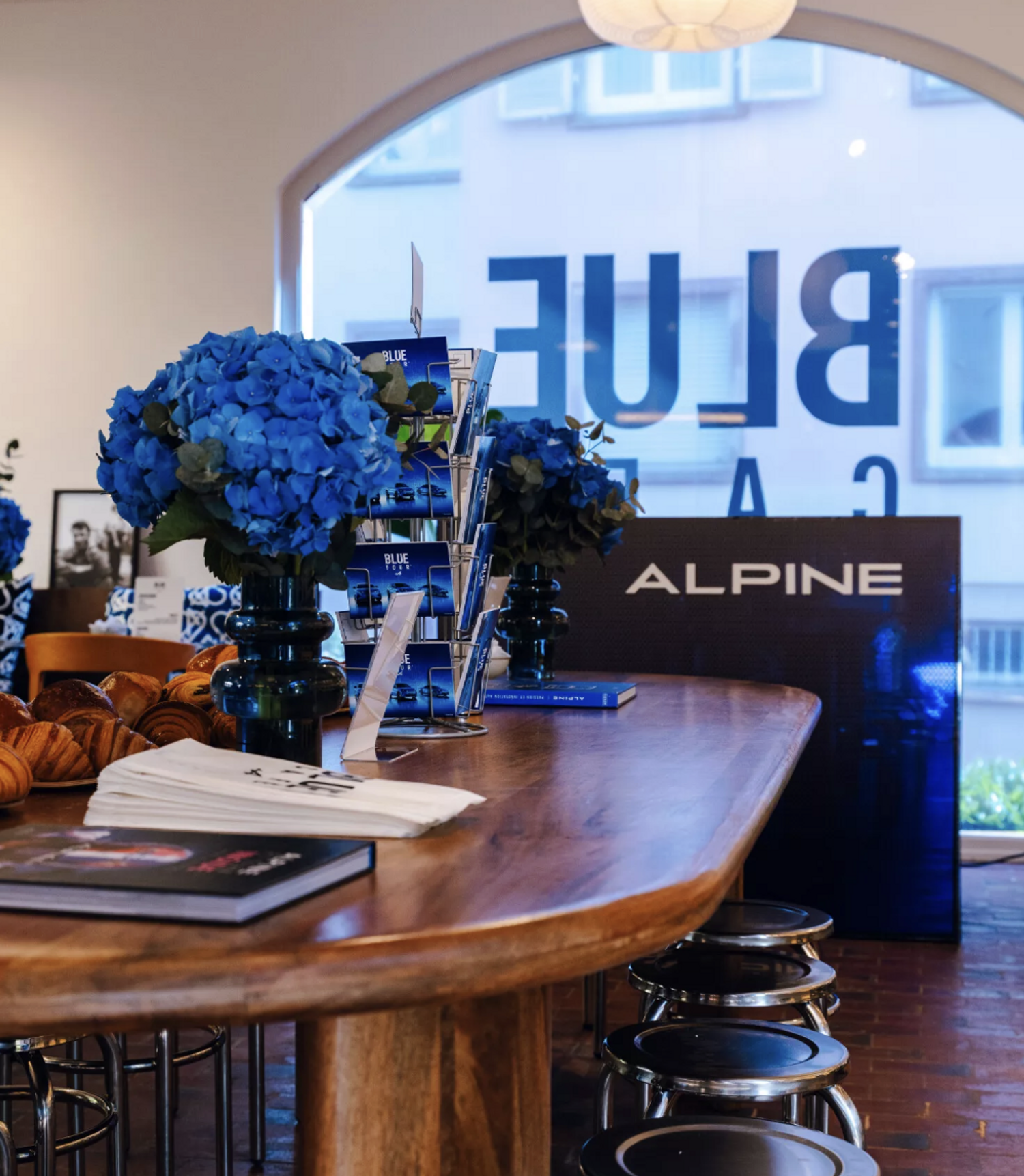 Alpine Blue Tour, pour essayer des voitures de luxe partout en France en 2026