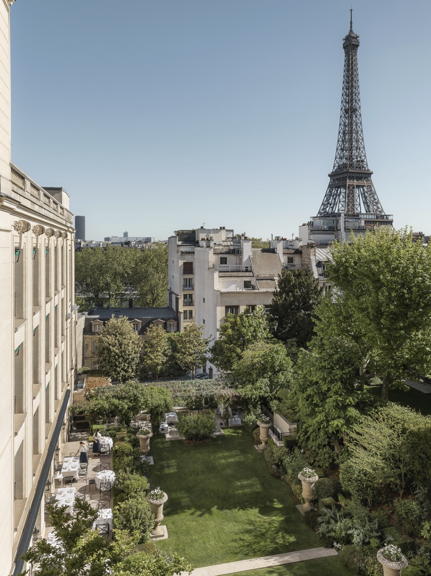 carte et vue sur le nouveau restaurant bistrot Maison Roland, au shangri-la, dans le 16ème arrondissement de paris