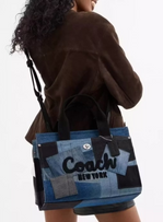 Coach dévoile une collection de sacs à main upcyclés