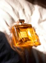Parfums dupes : le vrai faux luxe à portée de flacon