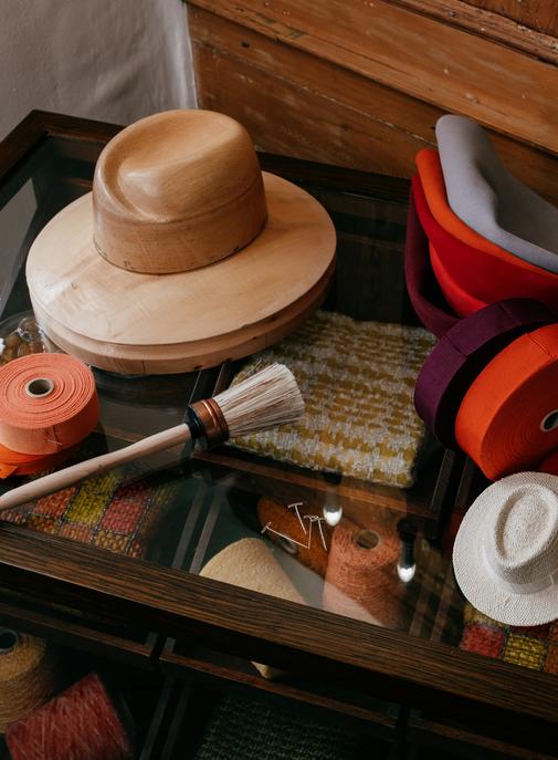 Chanel s’associe à la King’s Foundation et lance une formation intensive en chapellerie