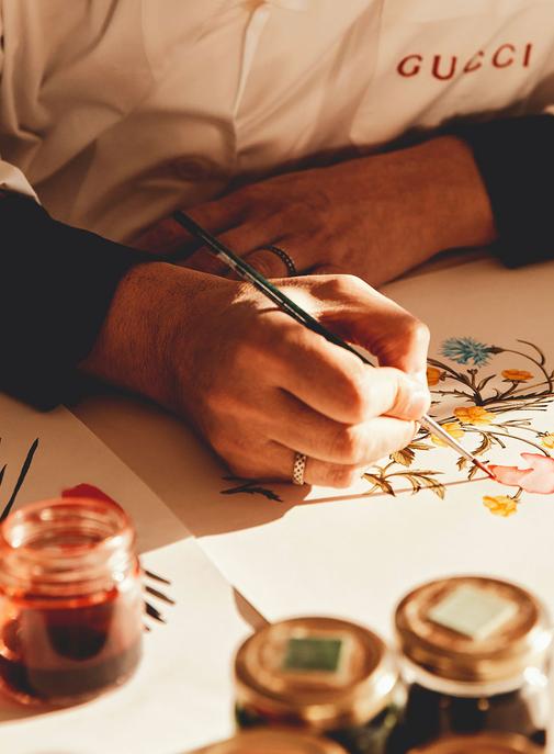 Le foulard en soie de Gucci se raconte chez Assouline