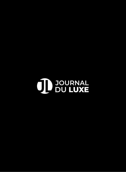 Ladurée expose un sapin géant recouvert de macarons